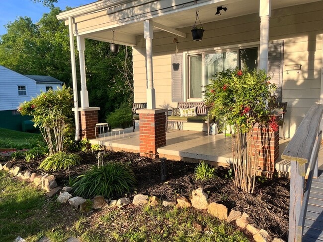 Photo - 160 Locust Ln