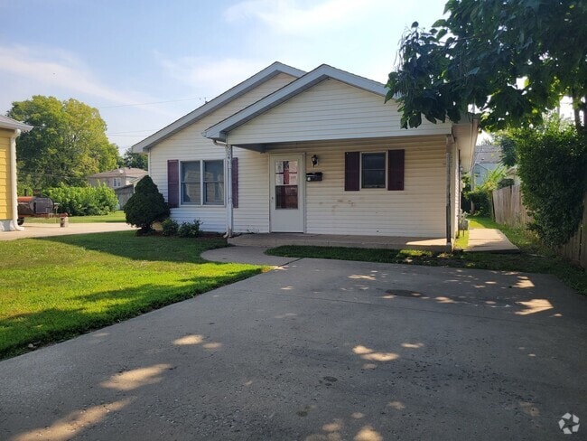 Building Photo - Pun-believable Deal: Stunning 3 Bed/1 Bath... Rental