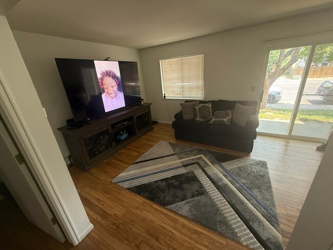 Living - 2124 3rd St SW