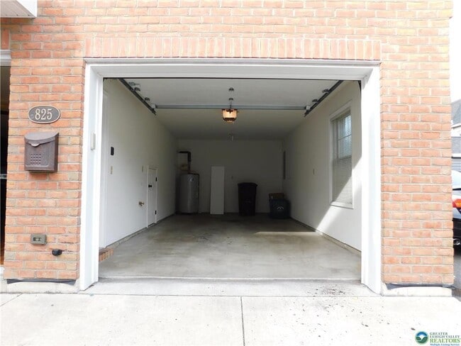 Photo - 821 Masslich St