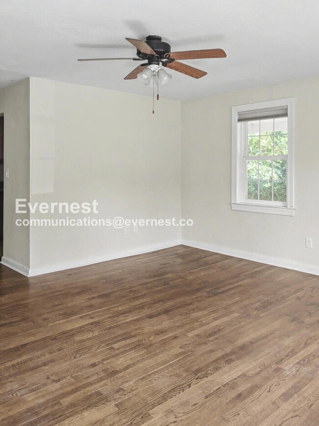 Photo - 907 Coleman Dr