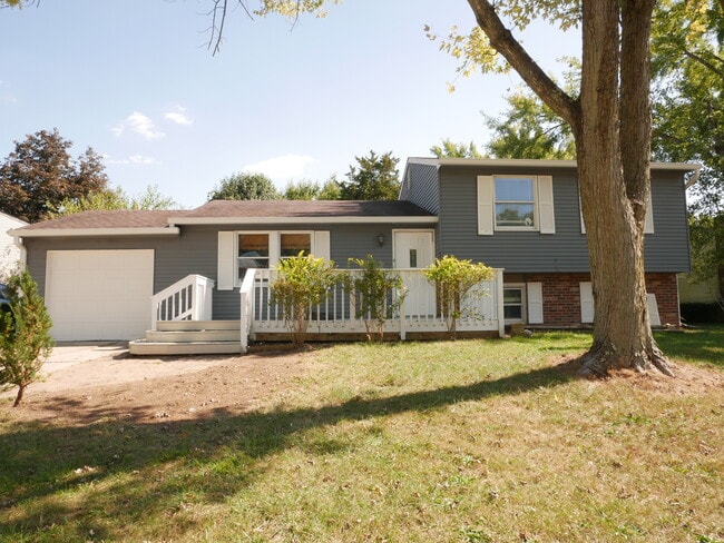 8945 Mariposa Dr