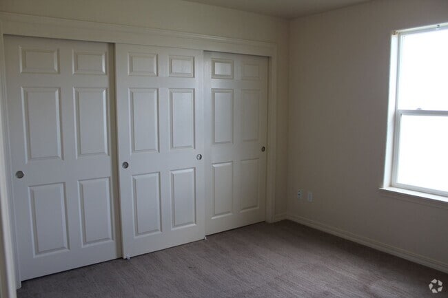Building Photo - 304 N Willow St Rental