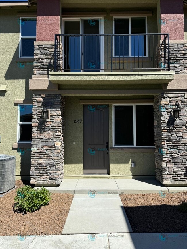 Photo - 3-Bedroom 2.5 Bathroom 2 car garage Condo in Carson City