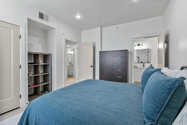 Photo - 3131 Fleur Dr Unit 3131