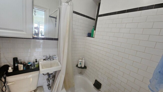 Photo - 403 E 73rd St Apartment