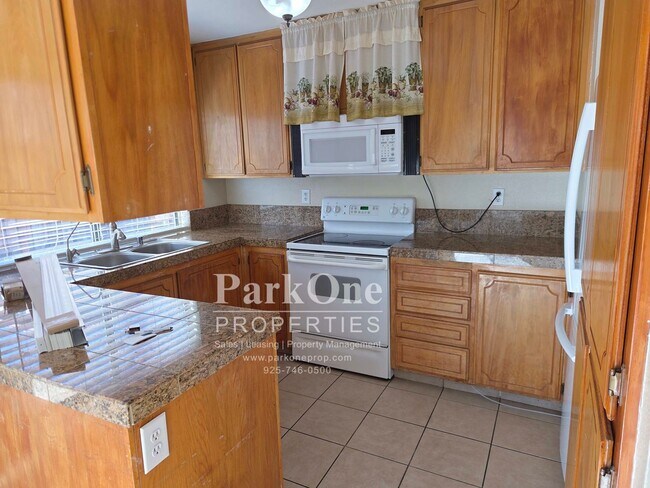 Photo - 384 Grovewood Loop N