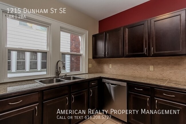 Photo - 1215 Dunham St SE