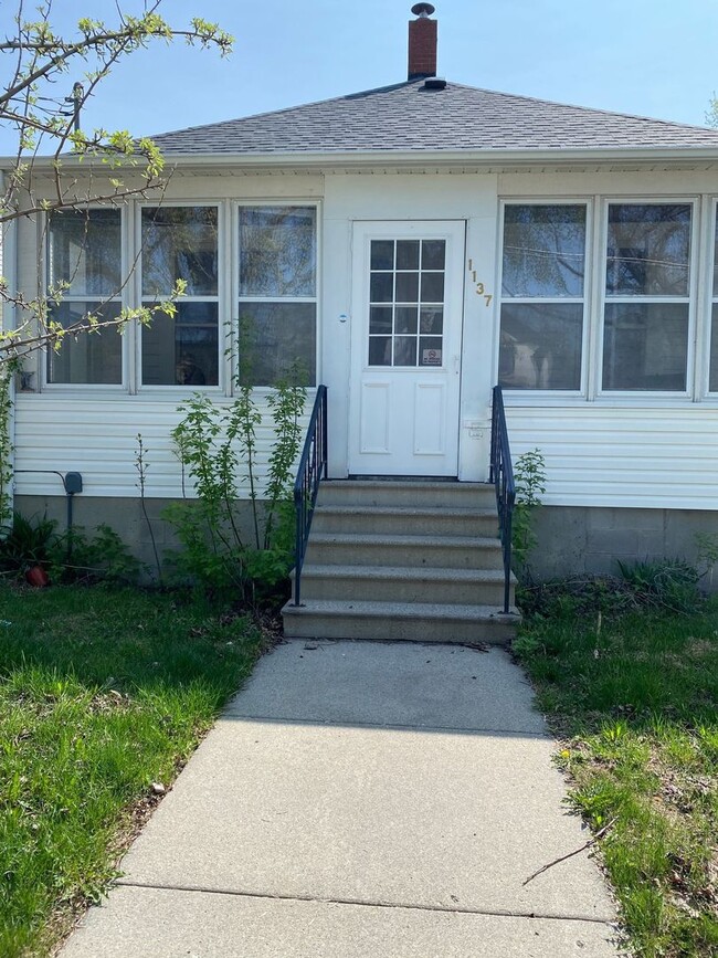 4 bed 2 bath Single Family Home in Fargo! - 4 bed 2 bath Single Family Home in Fargo!