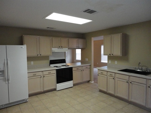 Photo - 1000 Silverstone Ln