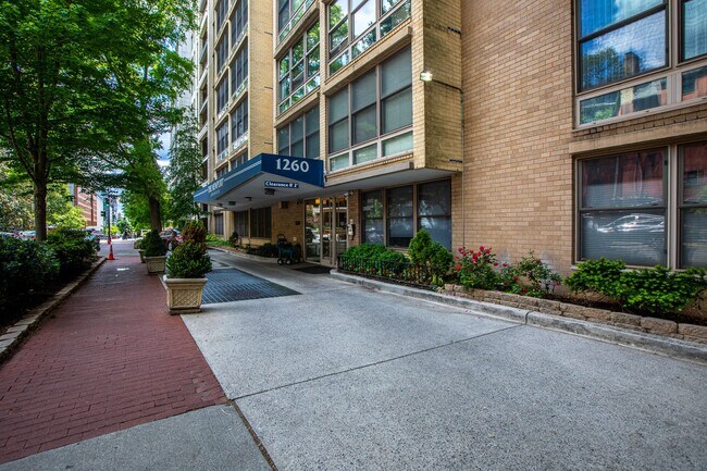 Photo - Beautiful 2 BR/1 BA Condo in Dupont Circle!