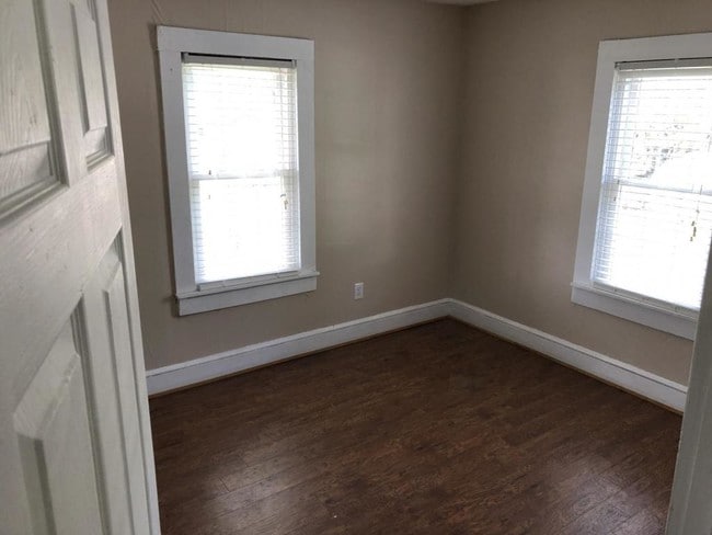 Photo - 214 Bettie St