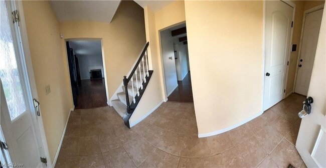 5225 Oakbriar Cir NE