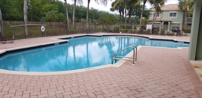 Photo - 350 Crestwood Cir Unit 201