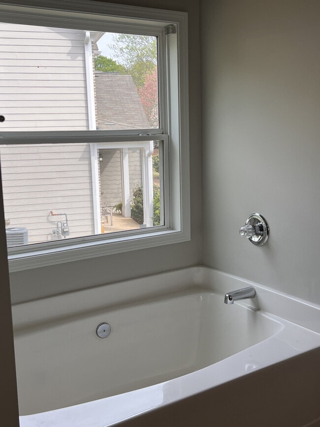 Photo - 4745 Stonehaven View