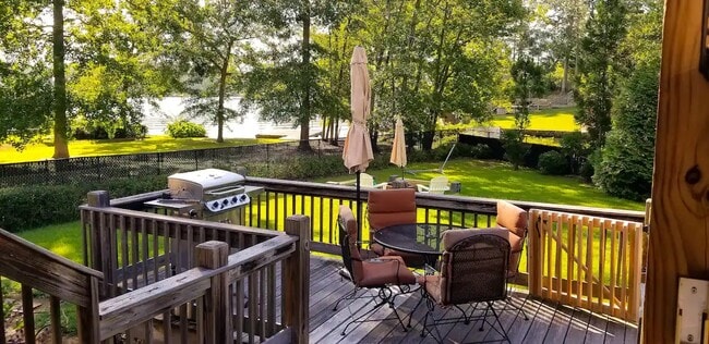 Photo - 103 Sportsman Cir NE