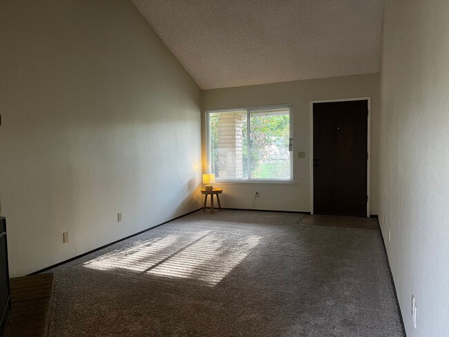 Photo - Newly Renovated 2 Bedroom, 2 Bathroom 1050 Sqft. 1/2 Plex Orangevale Home for Lease.