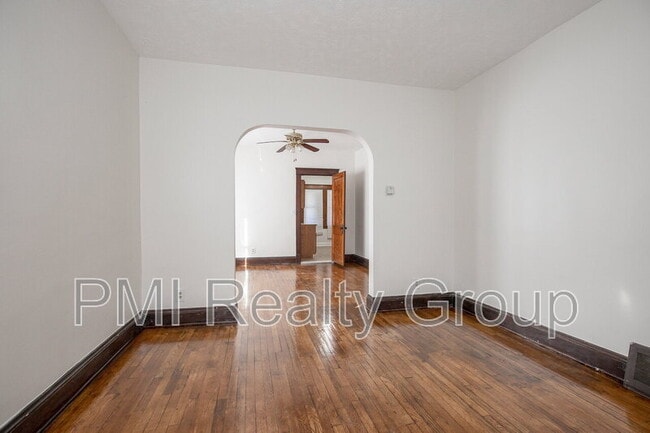 Photo - 2936 E 128th St Unidad Upstairs