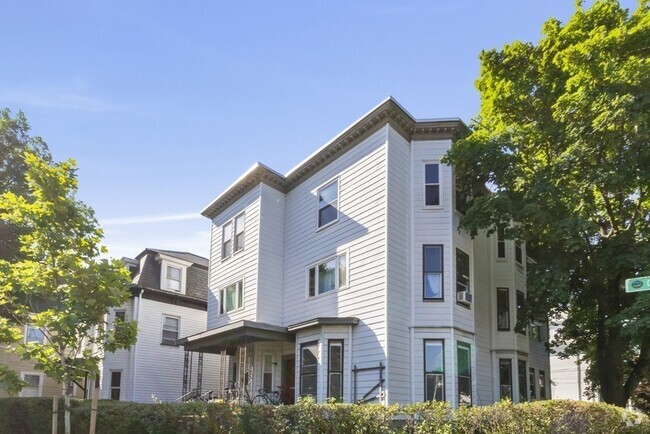 Building Photo - 1560 Cambridge St Unit 3 Rental