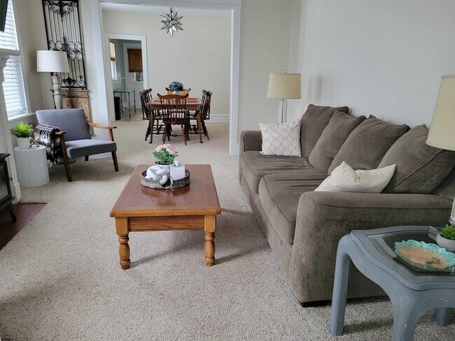 Photo - 103 N Rosborough Ave