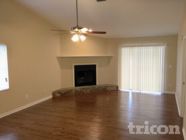 Photo - 2025 Helm Ln