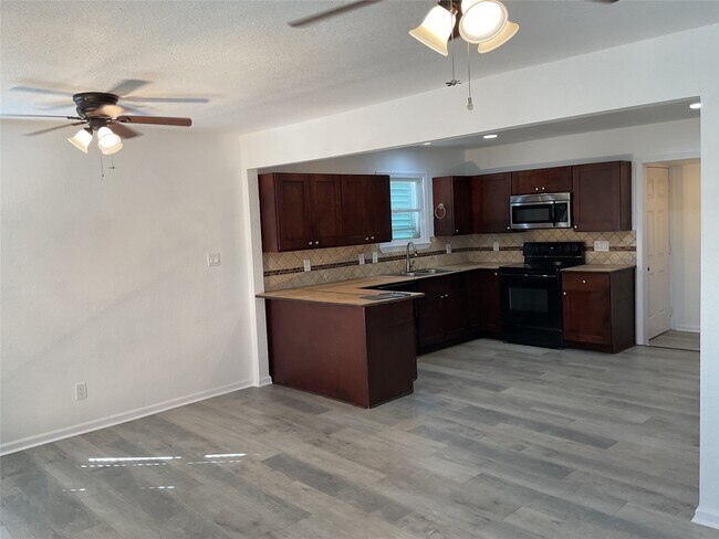 Photo - 5728 Sylvia Dr