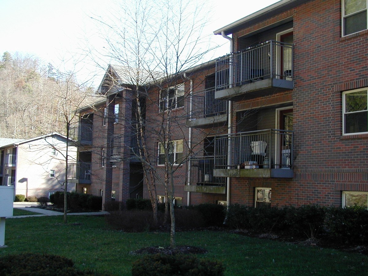Pinnacle Apartments - Pinnacle Apartments
