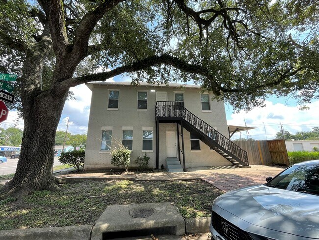 Photo - 2302 Avenue H Unit 14