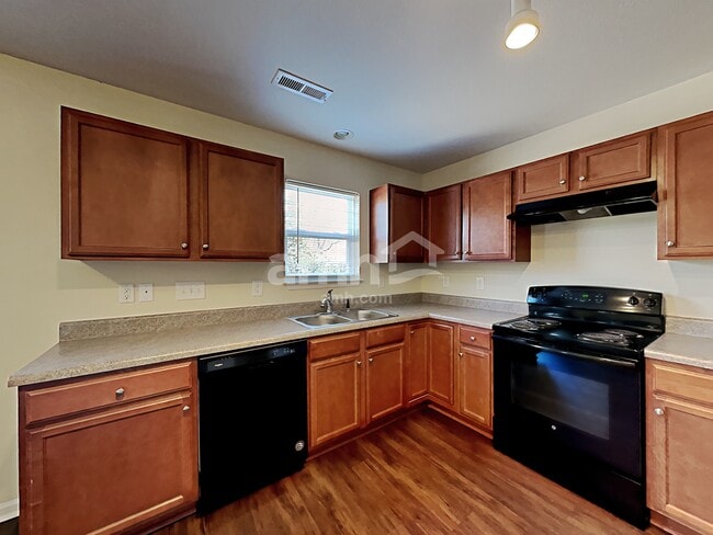 Photo - 131 Charndon Way