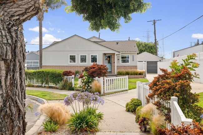 Building Photo - BEAUTIFULLY REMODELED, BRIGHT & AIRY, WEST... Rental