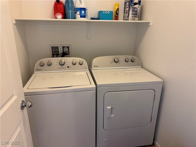 Building Photo - 1055 Admiral Emblem St Rental
