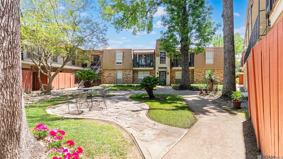Photo - 2100 College Dr