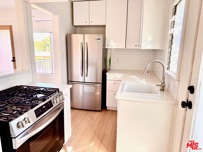 Photo - 3642 Seneca Ave