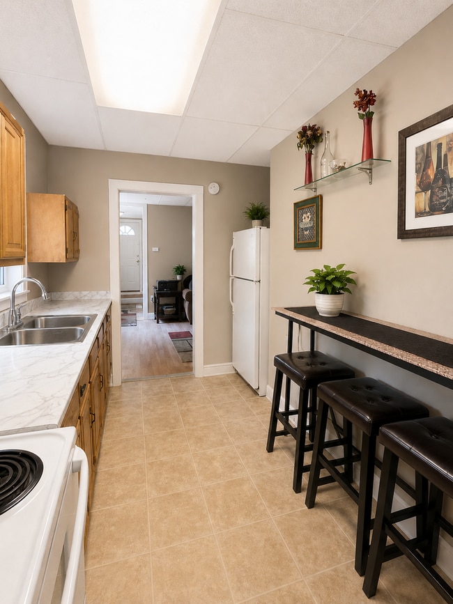 Photo - AVAILABLE Immediately - 2 BED 1 BATH Unit 4