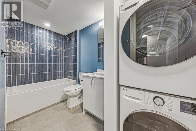 Photo - 325 James St S Unit 206