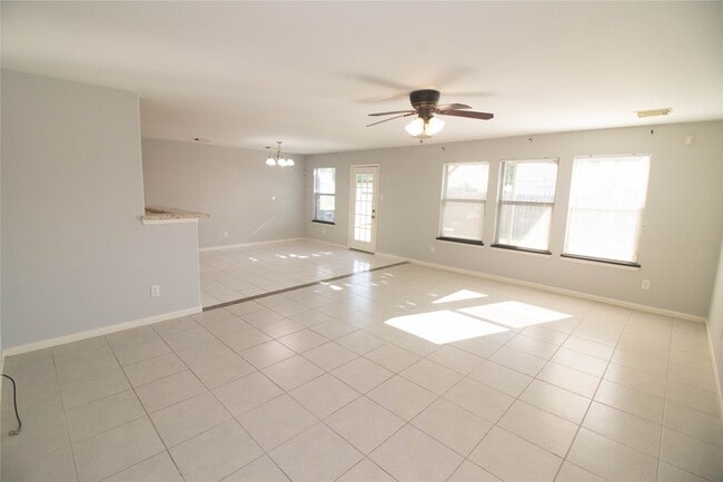 Photo - 2202 Crossmill Ln