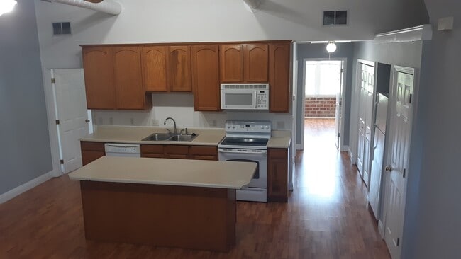 Building Photo - 428 W Dee St Unit 52