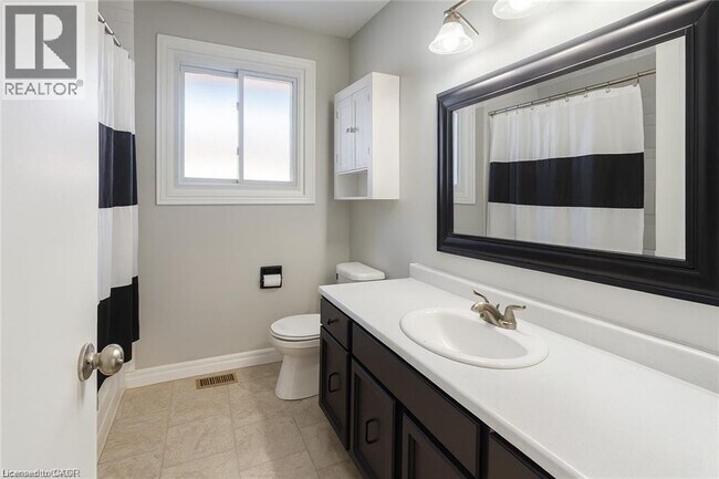 Photo - 14 Grenadier Rd