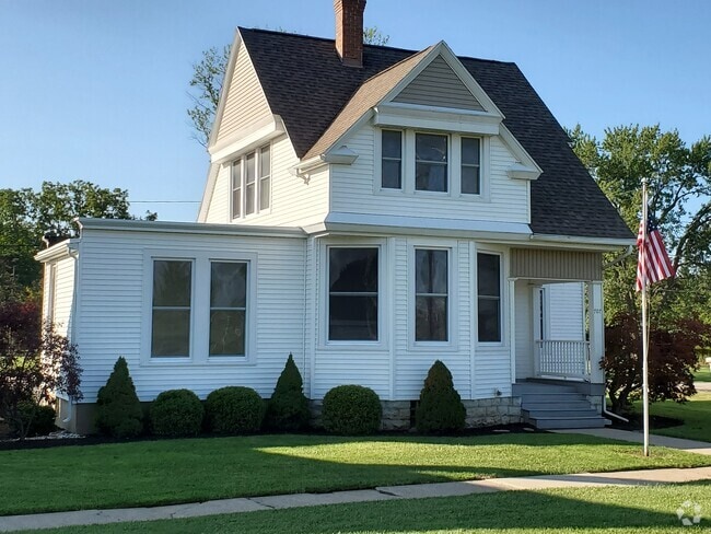 Building Photo - 707 Dewitt Ave Rental