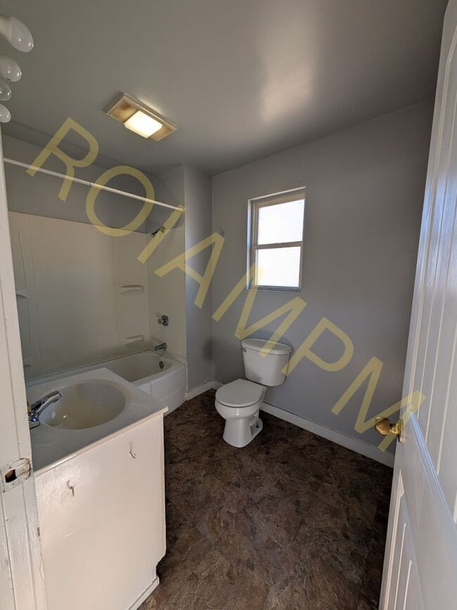 Photo - 523 W 5th St