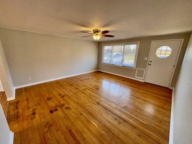 Photo - 207 Beecher St