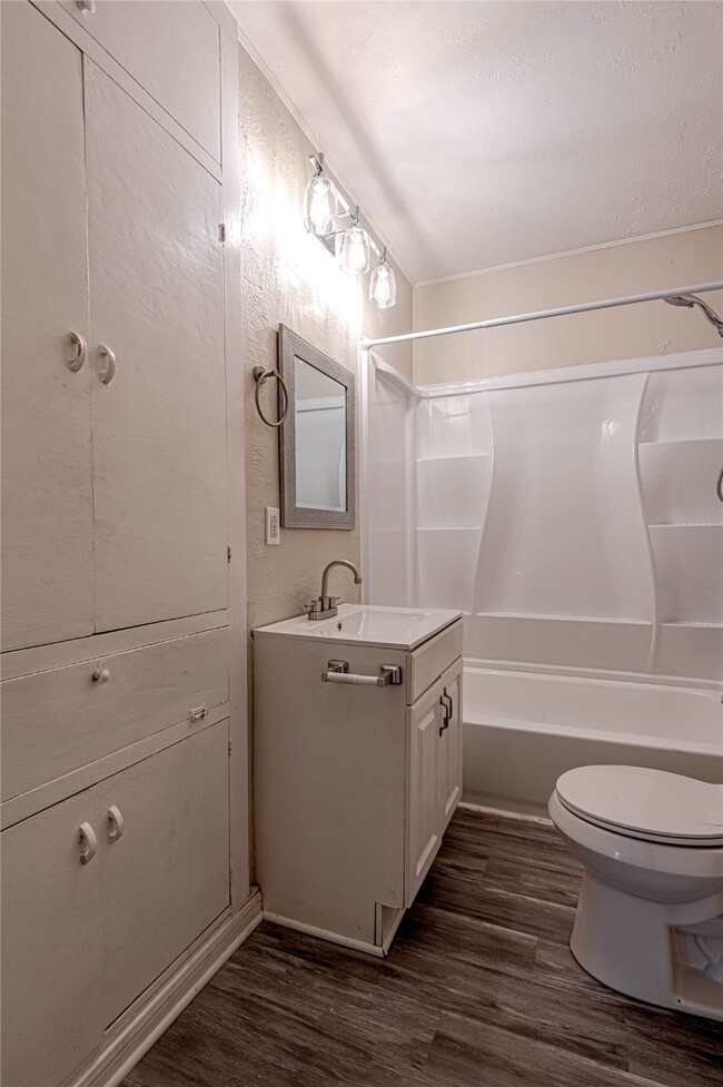 Photo - 2538 Sycamore Ave