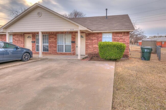 Photo - 828 Russell Cir Townhome