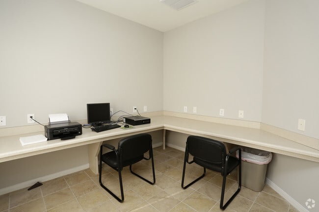 Salón de conferencias - Woodwind Villa Apartments