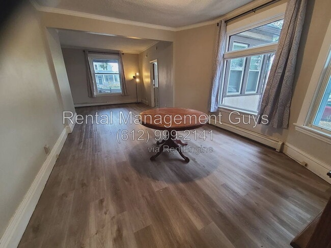 Photo - 736 Geranium Ave E