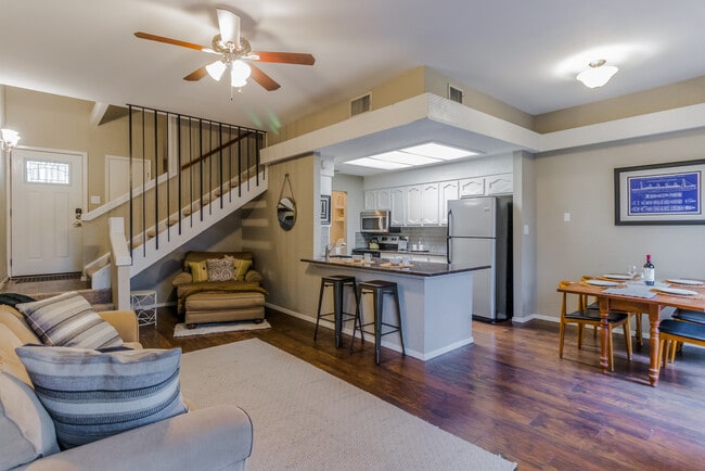 Photo - 2008 Jones Rd