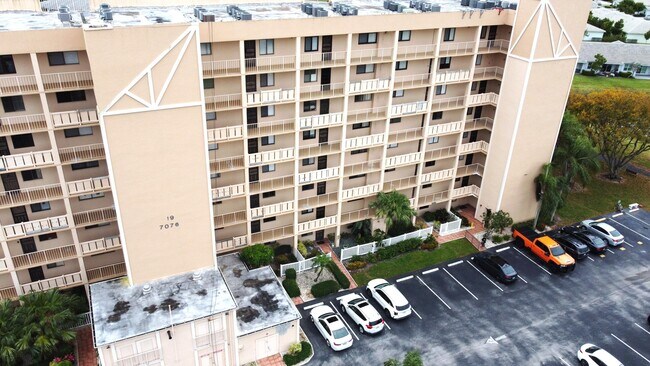 Photo - 7076 Huntington Ln Unit 608