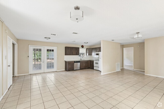 3BR, 2BA - 1,450SF - Living Room - 1713 W Main St