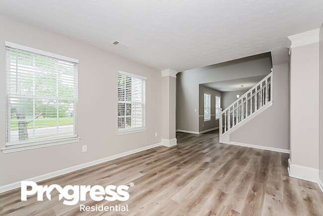Photo - 290 Hazelhurst Dr