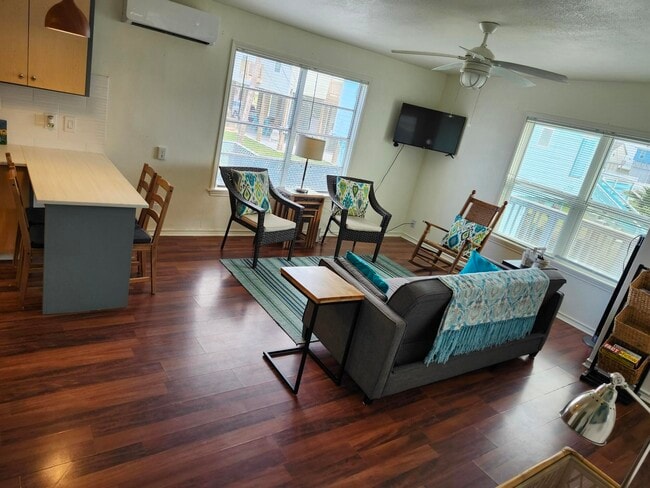 Building Photo - 4215 Hardin Dr